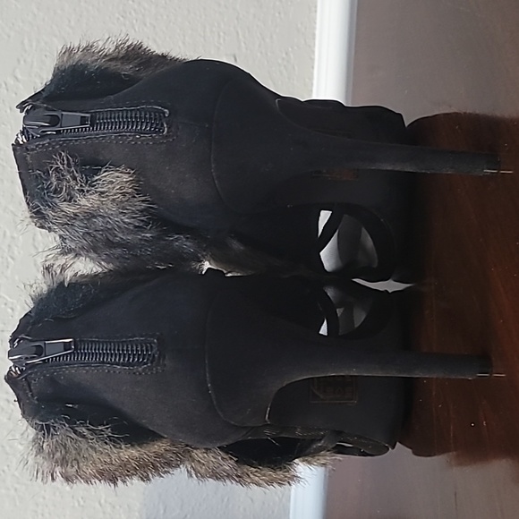 Shoes - Picture 2 of 4